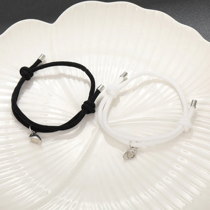 Pulsera pareja imantado de corazones  negro y blanco
